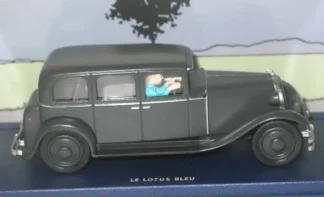 La-limousine-Chrysler-Six-en-route-vers-Nankin-Tintin-et-le-lotus-Bleu-1-43-coté