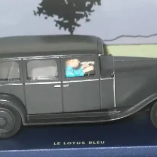 La-limousine-Chrysler-Six-en-route-vers-Nankin-Tintin-et-le-lotus-Bleu-1-43-coté