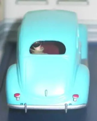 Le-Taxi-Ford-V8-Tintin-et-les-Sept-boules-de-Cristal-1-43-arrière