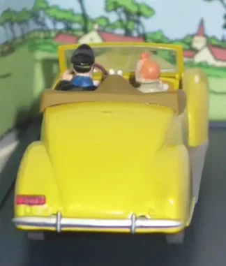 Le-cabriolet-du-Capitaine-Haddock-Tintin-et-les-7-boules-de-cristal-1-43-arrière