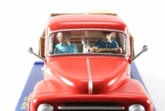 Le-camion-Hanomag-L28-rouge-Tintin-et-l-île-noire-1-43-avant
