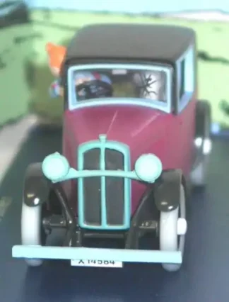 Le-coupé-spider-Tintin-et-l-Oreille-Cassée-1-43-avant
