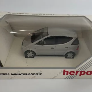 Mercedes-Benz-Classe-A-Gris-Métallisé-Herpa-1-43