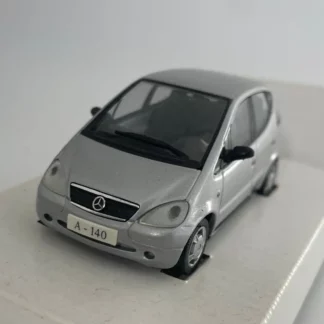 Mercedes-Benz-Classe-A-Gris-Métallisé-Herpa-1-43-b