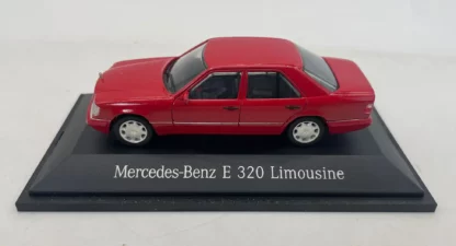 Mercedes-Benz-E-320-Limousine-Rouge-Herpa-1-43
