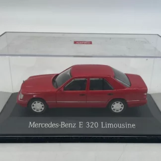 Mercedes-Benz-E-320-Limousine-Rouge-Herpa-1-43-c