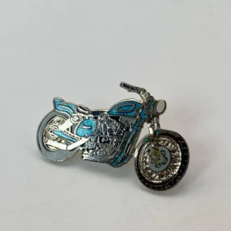 Moto-Turquoise-PinsDémons-et-Merveilles-av