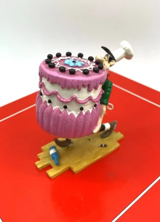 Figurine Pixi Lucky Luke 5477 Avrell portant le gâteau de mariage avec Miss Belle dedans