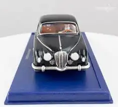 tintin-coke-en-stock-jaguar-atlas-67-1-43-avant