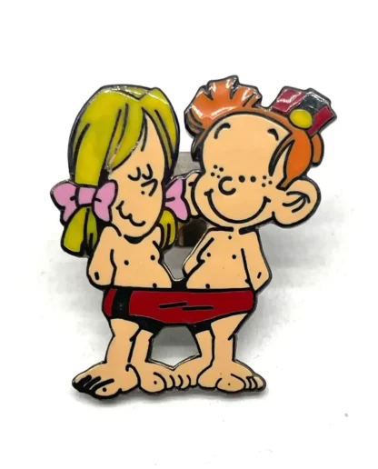 Pin's Petit Spirou partage son maillot avec Suzette